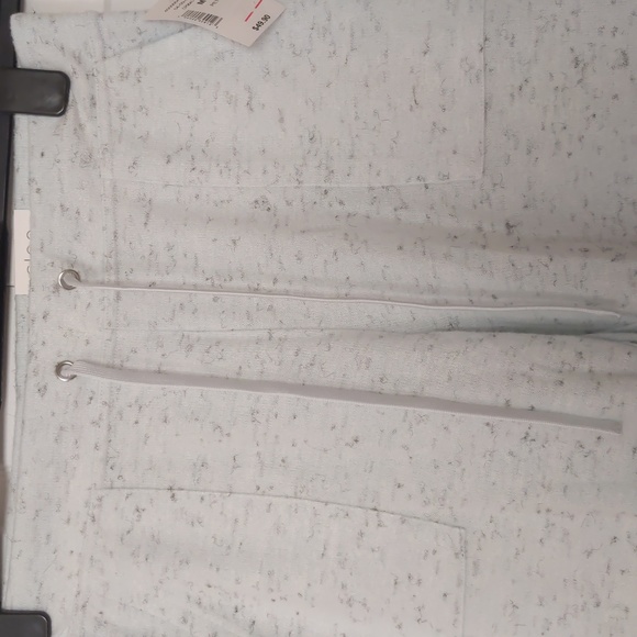 CLEO NWT Wide Pale blue Crop pants with a design  Size M Petites - Picture 2 of 11